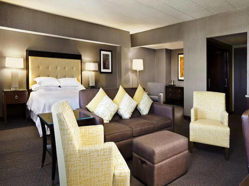 Sheraton Boston Needham Hotel Extérieur photo